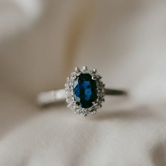 7 Tips for Choosing the Perfect Blue Sapphire Ring for Your ʼOld Moneyʼ Engagement