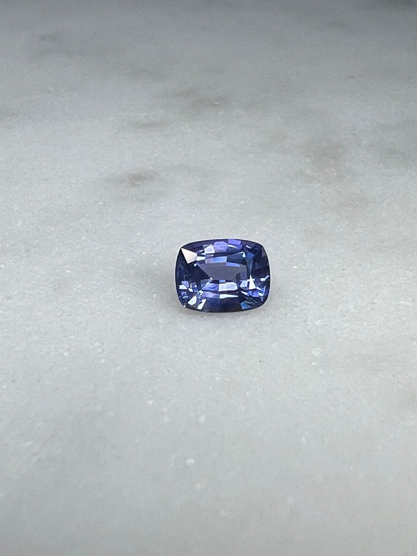 1.02 CARAT RADIANT CUT NATURAL SAPPHIRE LOOSE GEMSTONE.