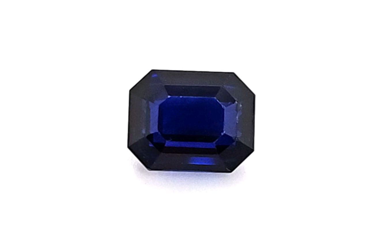 5.06 Carats Natural Intense Blue Sapphire Loose Gemstone