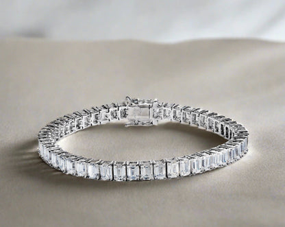 17 carat Lab Grown diamond bracelet with Emerald Cut diamonds