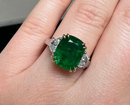 Elianna 3.95 Carats Cushion Cut Emerald Gemstone Ring in 18K White Gold on hand