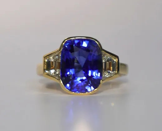 Giselle 5.50 Carats Sapphire Cushion Cut Gemstone Ring in 18K Yellow Gold