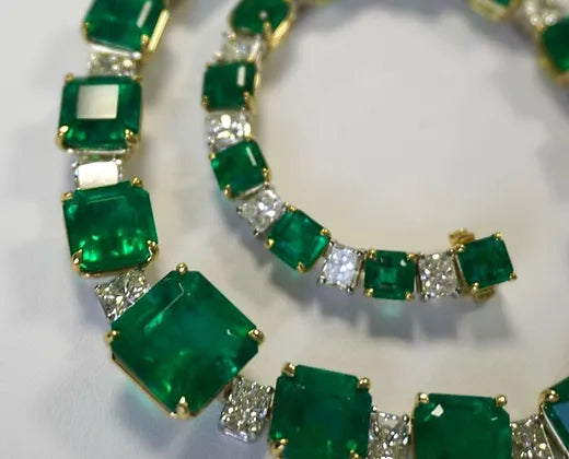 Rosemary 79.85 Carats Emerald Cut Emerald Gemstone Necklace in Platinum close view