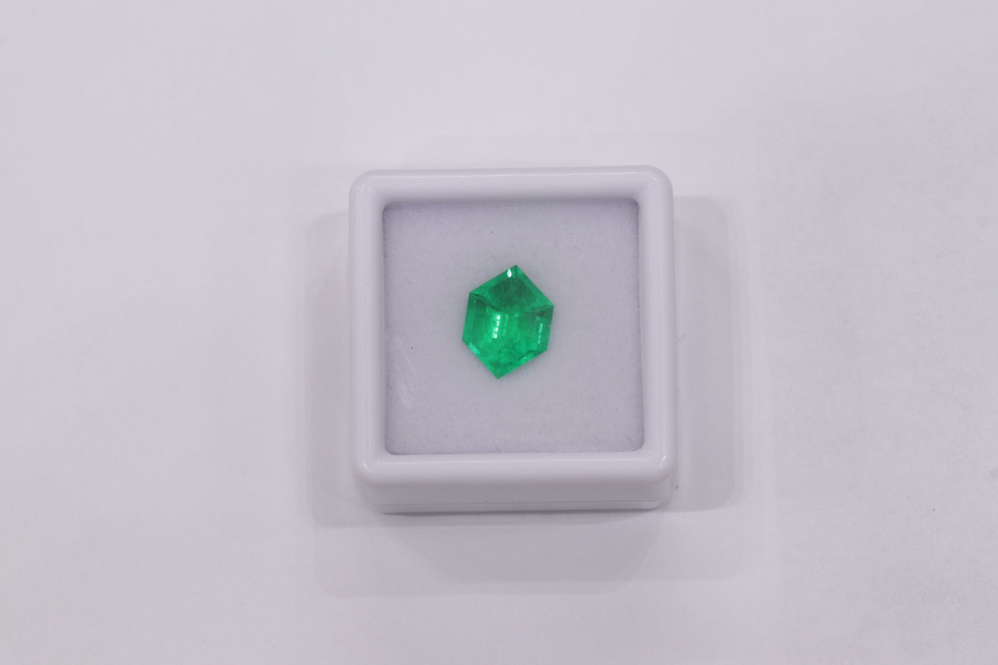 1.90 CARAT NATURAL GREEN EMERALD HEXAGON SHAPE COLOMBIA GEMSTONE GRS CERTIFIED