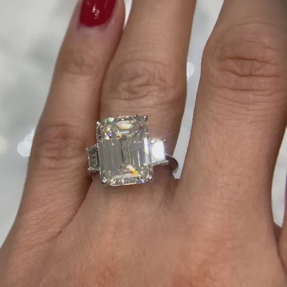 Kassidy 10 Carats Diamond Flanked By Trapezoids Three Stone Ring in White Gold Video