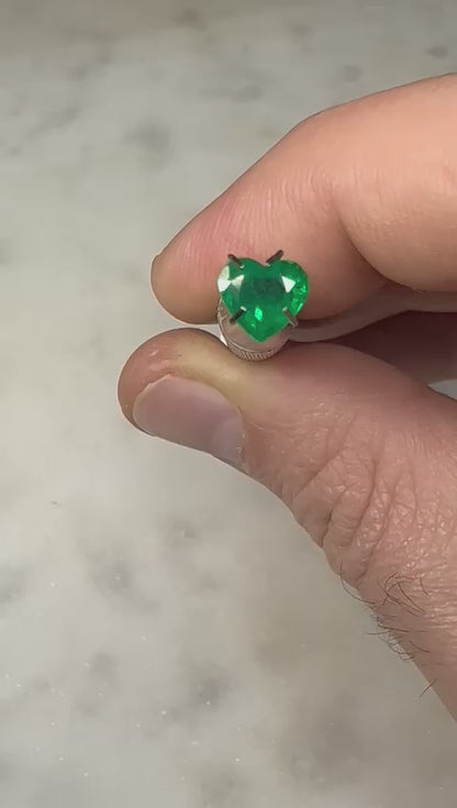 0.94 CARAT HEART SHAPE NATURAL GREEN EMERALD ZAMBIA LOOSE GEMSTONE. 0.94 CT GREEN BY MIKE NEKTA NYC