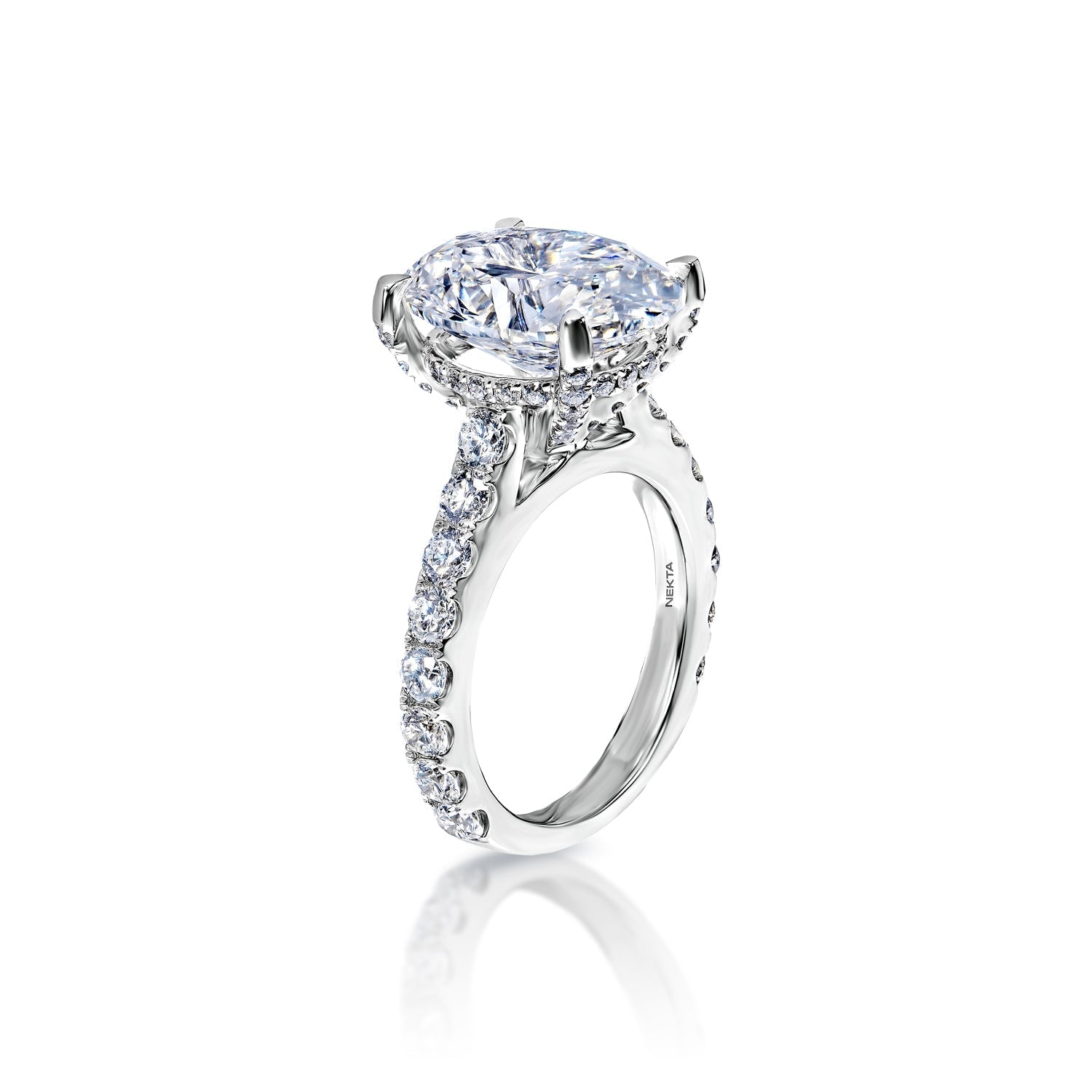 Lynzi 9 Carat F VS2 Oval Cut Lab Grown Diamond Engagement Ring Side View