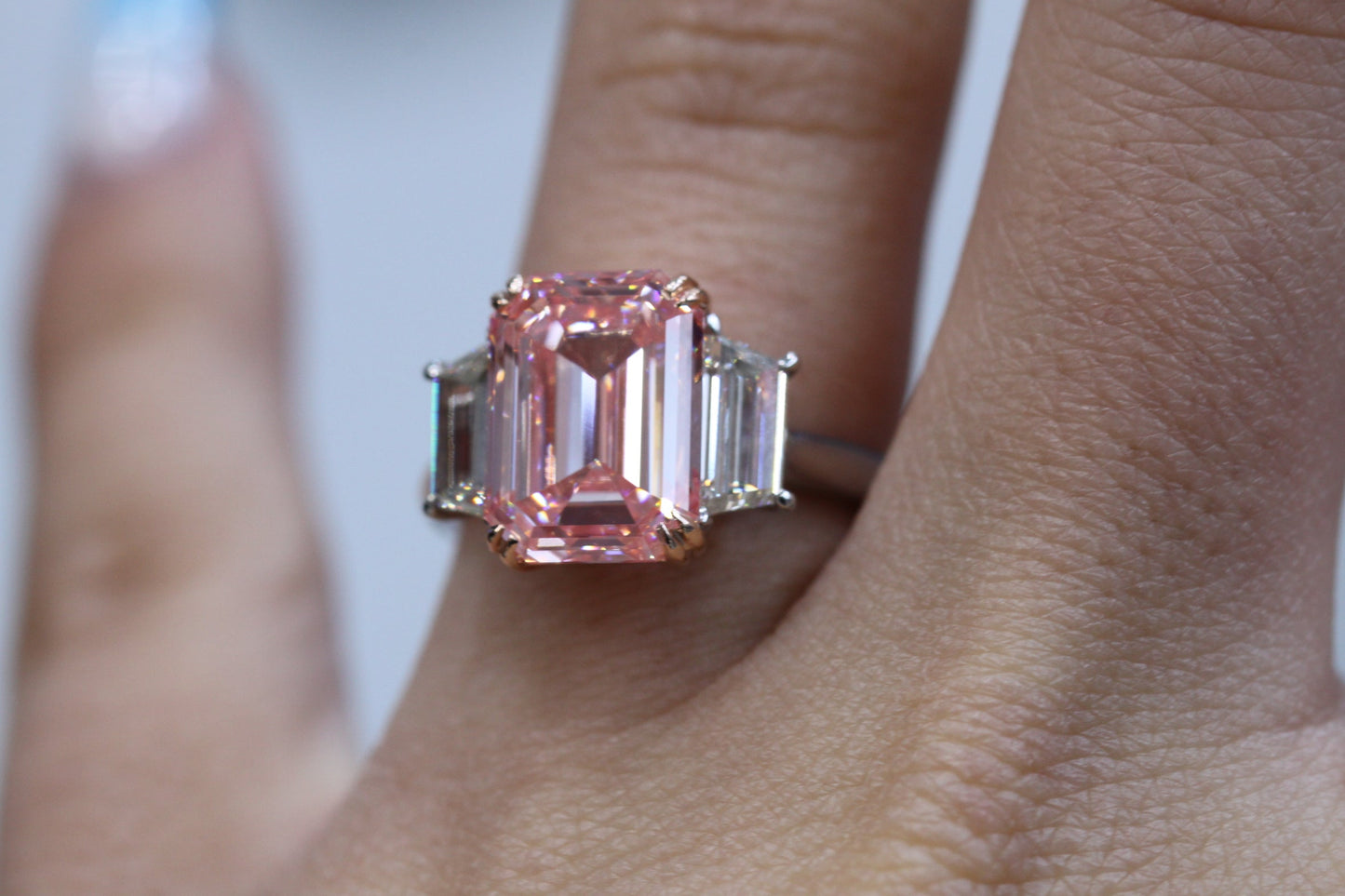 Gloria 7 Carats Fancy Vivid Pink VVS1 Emerald Cut Diamond Engagement Ring in 18k White Gold. GIA Certified 2